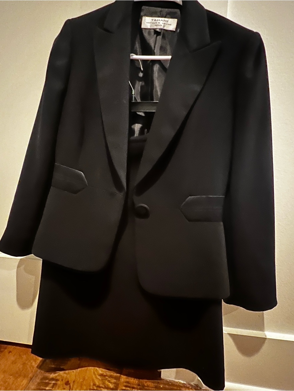 Tahari ASL Black Women's Blazer and Skirt Set